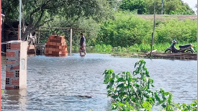 Clorinda: Avance de aguas por crecida del río ponen en alerta a vecinos de la zona portuaria y ribereña 