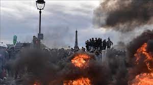Francia: violento estallido social tras la aprobación de reforma jubilatoria de Macron