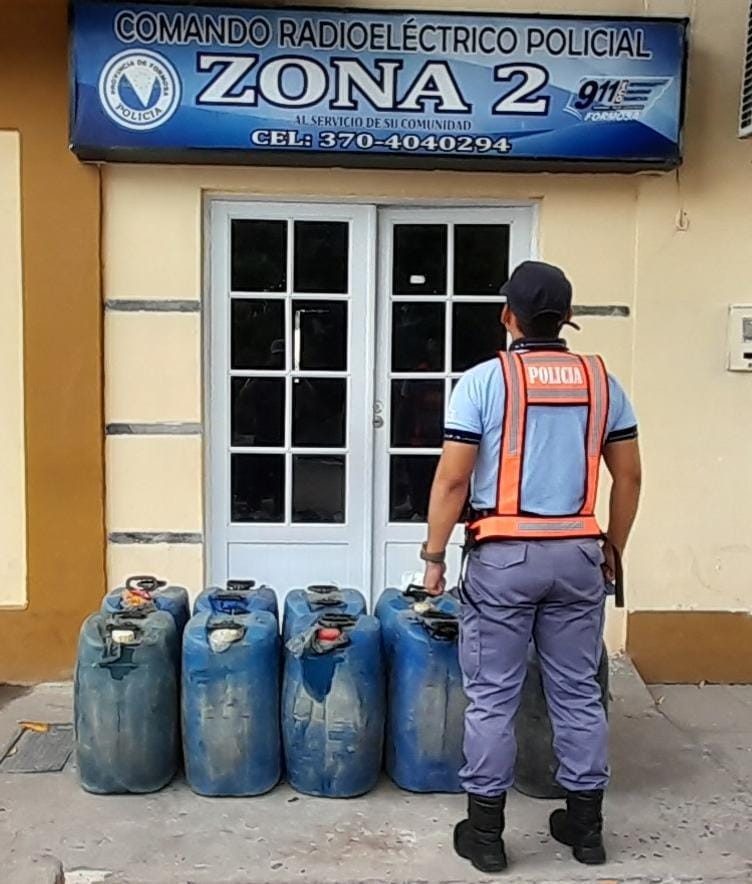 La Policía secuestró bidones de combustible transportados de manera ilegal 