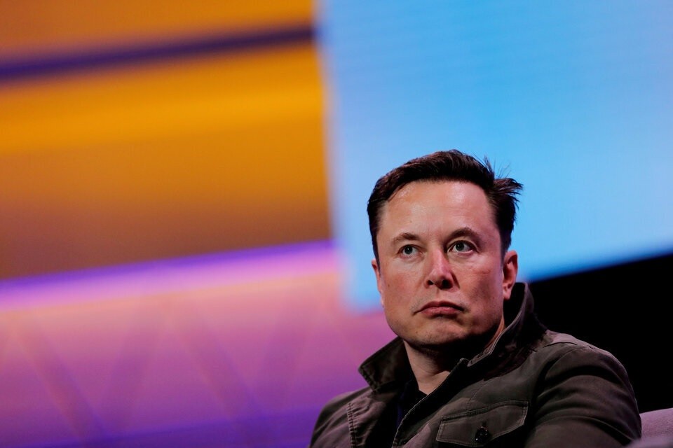 Elon Musk y cientos de expertos piden pausar la investigación sobre inteligencia artificial 