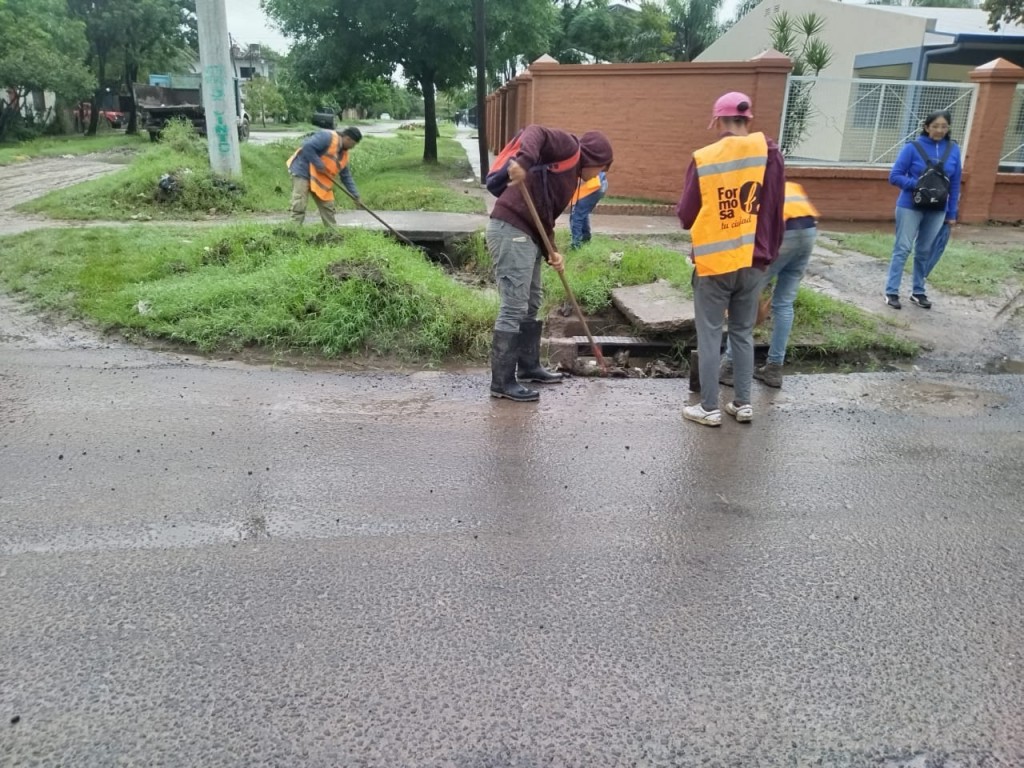 La Municipalidad trabajó este sábado con limpieza de drenajes pluviales