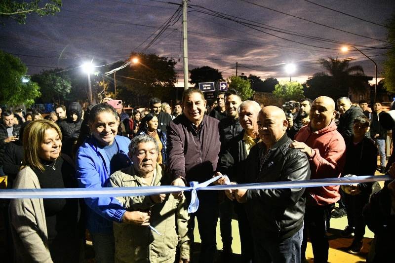 B° San Pedro: el intendente Jorge Jofré inauguró una nueva plaza y playón deportivo