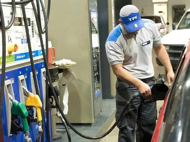 Este sábado, el precio de los combustibles subirá hasta un 5% 