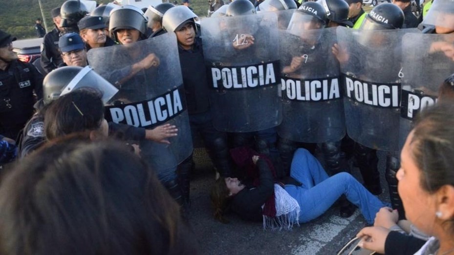 Con fuertes repudios, se aprobó en Salta una ley para regular la protesta social