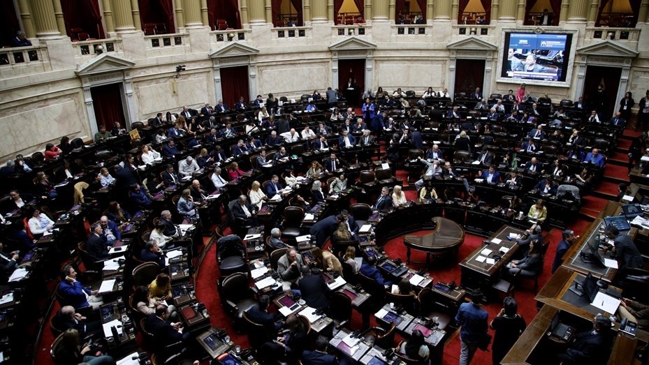 Jubilaciones: Diputados ratificó el veto y hay enfrentamientos afuera del Congreso