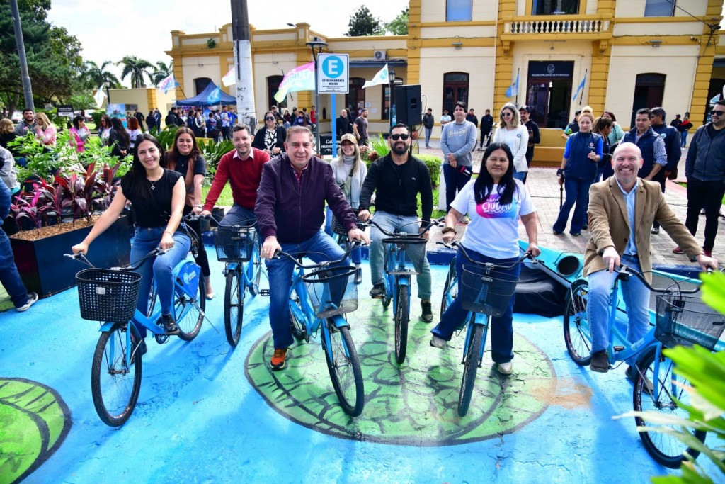 La municipalidad celebró el Día Mundial del Turismo con un importante evento frente a la Intendencia