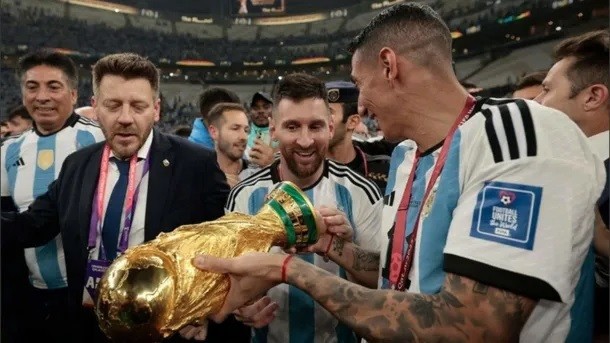 Creer o reventar: Ufólogo afirma que se usó un clon de Messi para ganar el Mundial