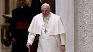 El papa Francisco permanecerá varios días internado por una infección respiratoria