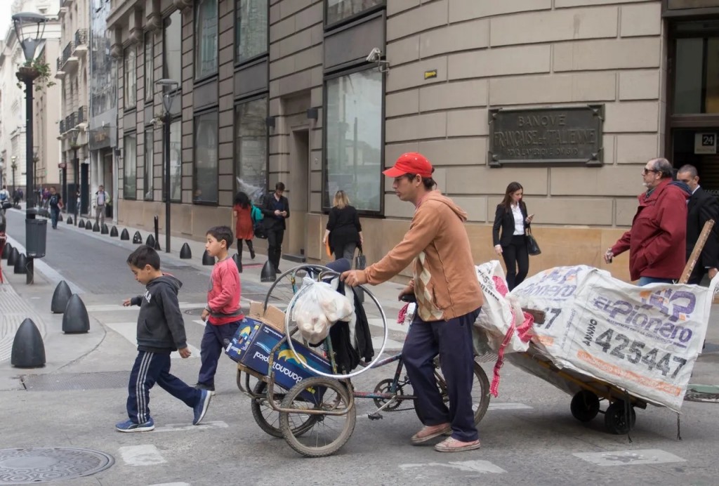 Indec difundió los datos sobre la pobreza en Argentina: ya afecta al 39,2% de la población total