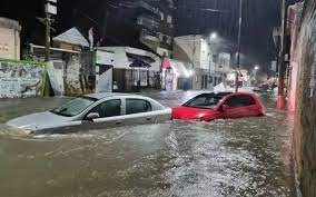Corrientes: temporal histórico dejó calles inundadas y hubo un saqueo a una farmacia