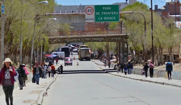 Jujuy: cuatro muertos y dos heridos al volcar una camioneta