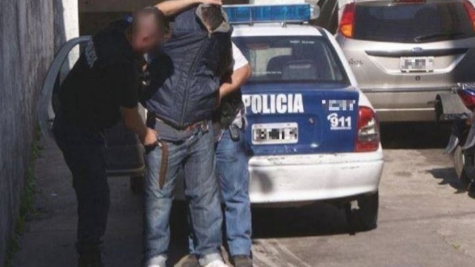 Jujuy: Un comisario abusó de dos menores que lograron escapar tras atacarlo con un cuter