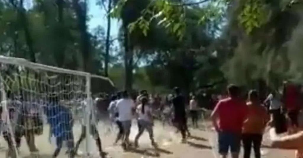 Santiago del Estero: el festejo de un niño tras ganar un partido por penales desato una batalla campal entre madres
