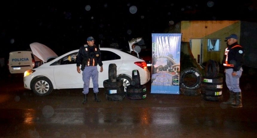 Por transportar cubiertas sin aval aduanero, detuvieron a un policía del Chaco