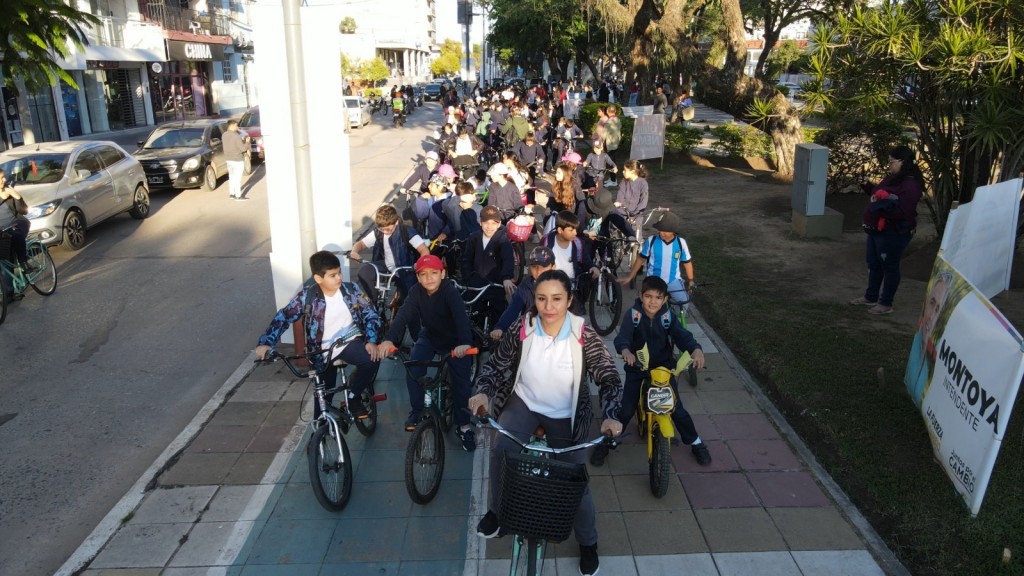 Apostando a una ciudad más sustentable, el Municipio ofreció un Bici Tour a 350 estudiantes de primaria
