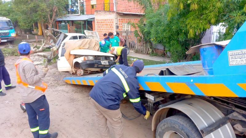 El municipio retiró vehículos abandonados en la vía pública para profundizar el ordenamiento de la ciudad
