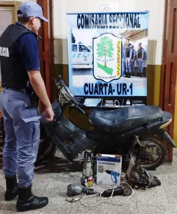 Buscaban una moto y encontraron un desarmadero de motocicletas que tenía la fachada de un taller