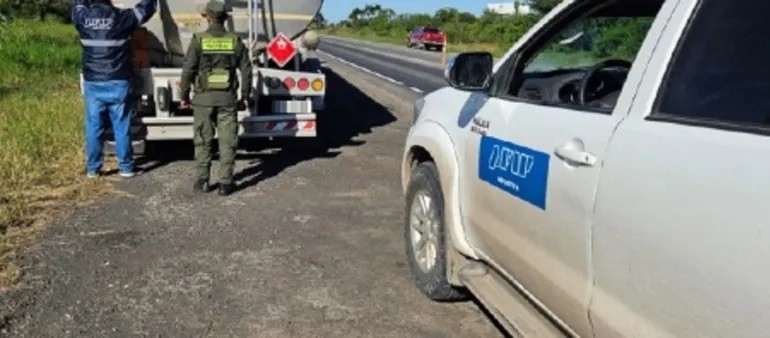 Evitaron el contrabando de combustible a Paraguay por 68 millones de pesos e incautaron ocho camiones cisterna