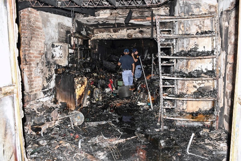 Incendio en un taller mecánico provocó cuantiosos daños