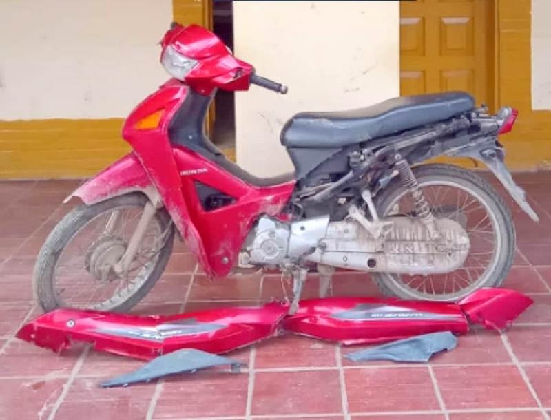 Detuvieron a un joven cuando desguazaba una moto robada