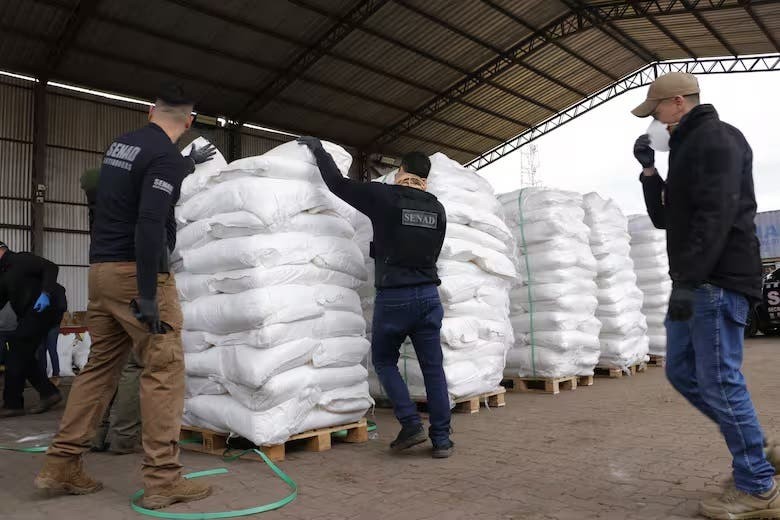 Interceptan en Paraguay el mayor envío de cocaína de la historia, oculto en bolsas de azúcar