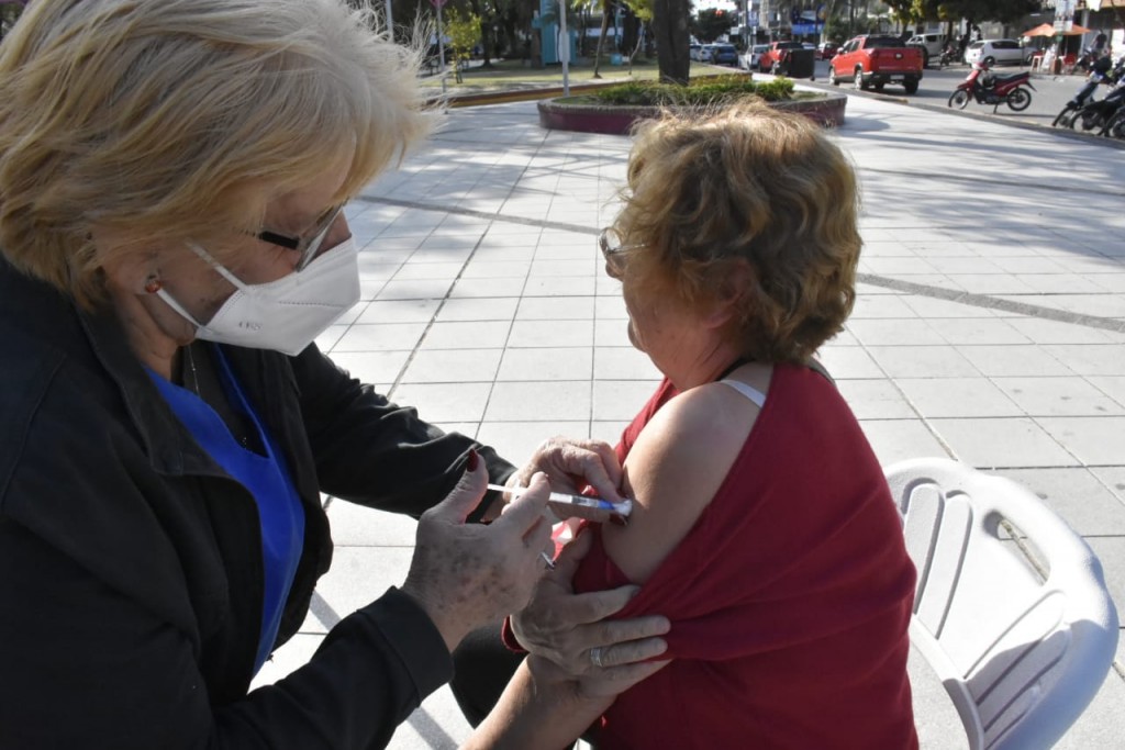 Este fin de semana podrán aplicarse los refuerzos de vacunas COVID-19 en la plaza San Martín y en el Paseo Peatonal