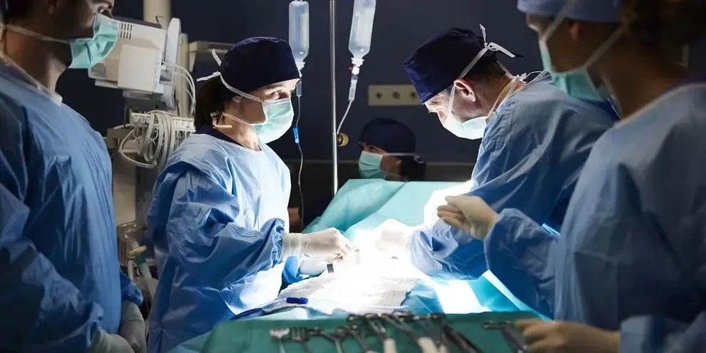 Realizaron en la Argentina tres trasplantes en simultáneo en un hospital público gracias a un donante único