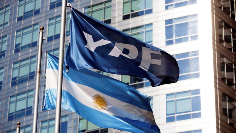 Fondo buitre le pide a la jueza del juicio YPF empezar a embargar a la Argentina