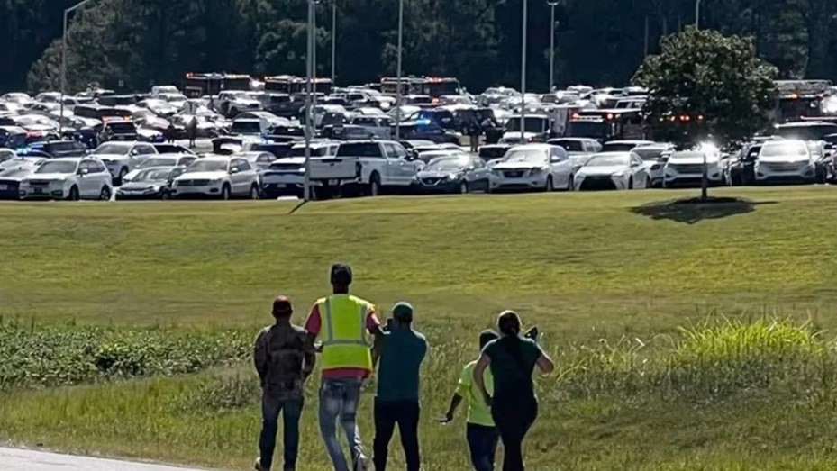 Cuatro muertos y más de 30 heridos tras un tiroteo en una escuela de Georgia