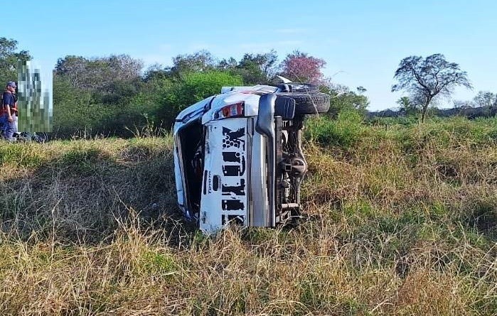 Conductor alcoholizado volcó con su camioneta y su acompañante sufrió lesiones de carácter graves