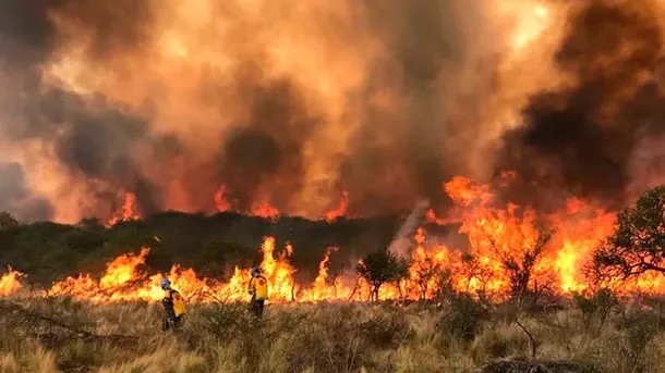 Córdoba: Sigue avanzando el fuego: reportan nuevo focos de incendio y cortan rutas