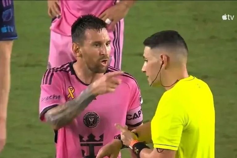 Video: el enojo de Messi con el árbitro tras el empate ante Charlotte