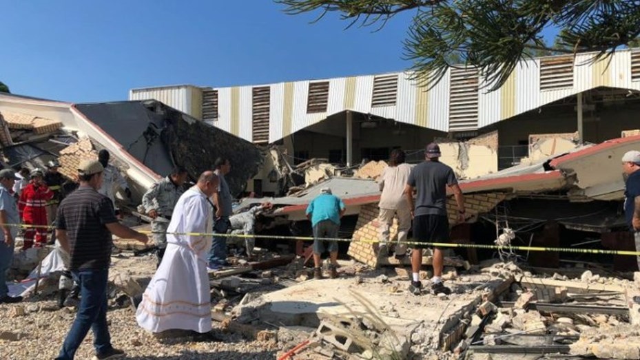 México: se derrumbó el techo de una iglesia durante una misa hay al menos siete muertos