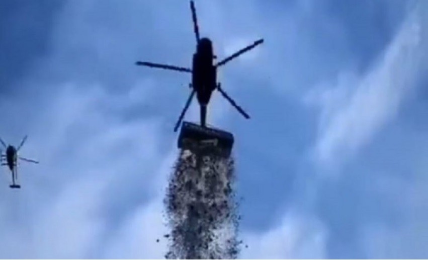 Un influencer checo arrojó un millón de dólares desde un helicóptero para sus fanáticos